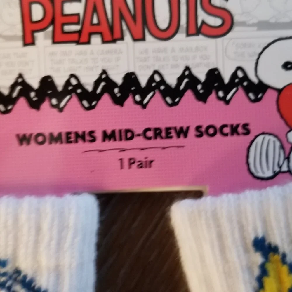 Peanuts Valentine's Day Magnetic Crew Socks